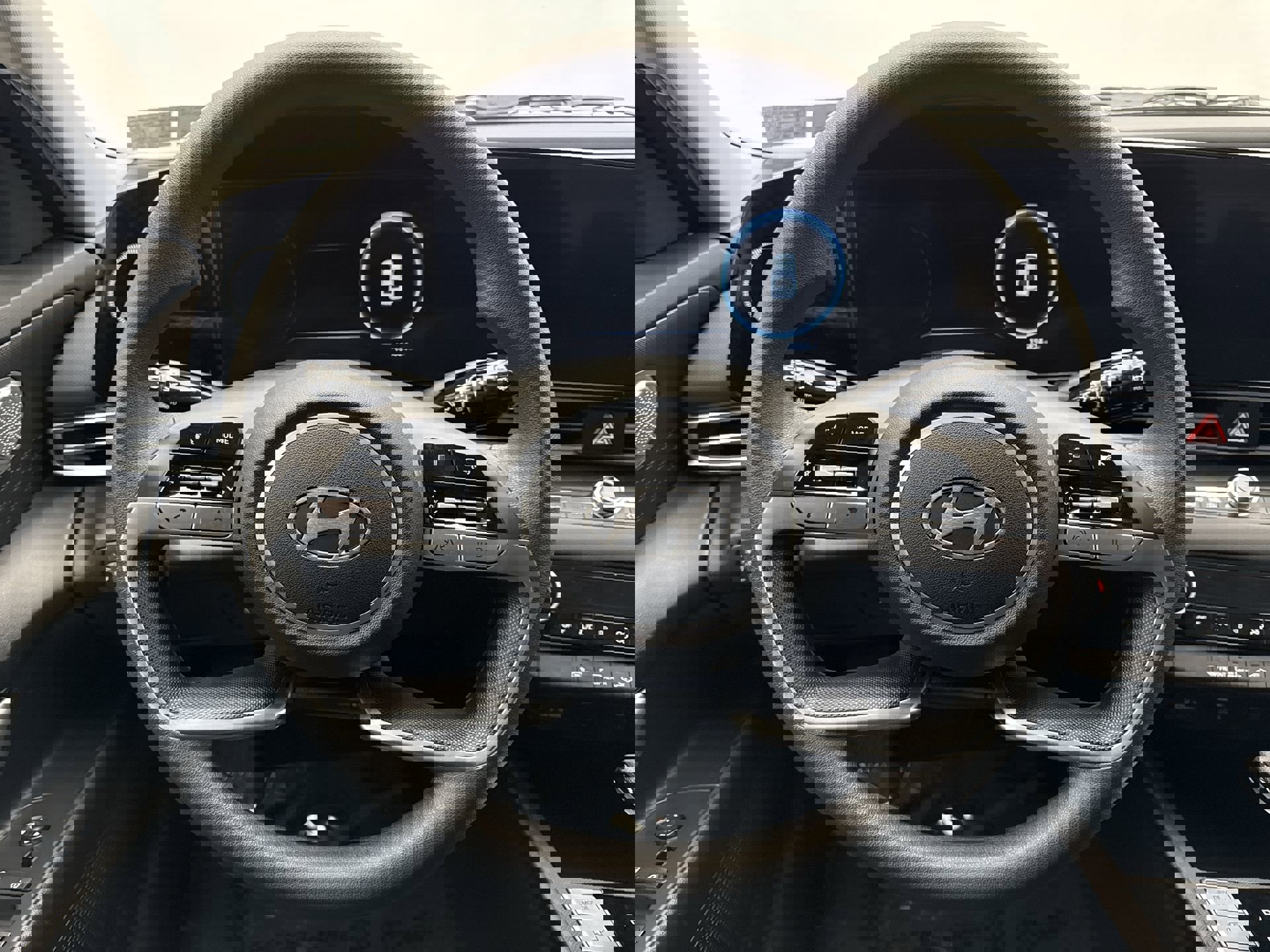 Used 2024 Hyundai Elantra SEL image 12