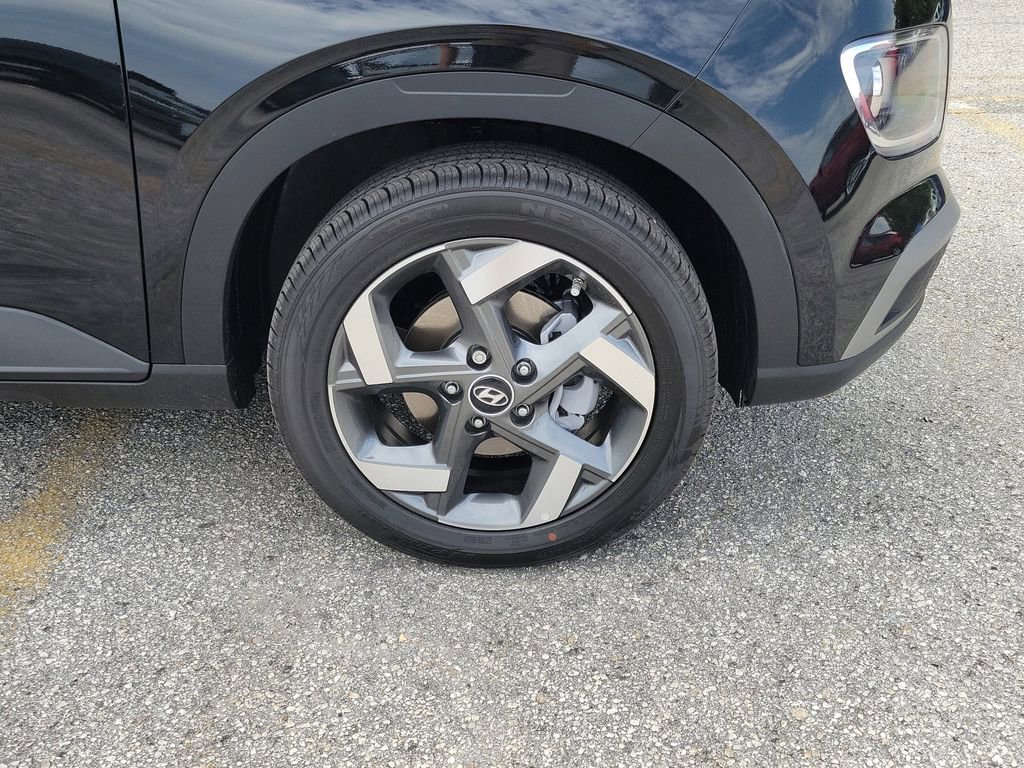 Certified 2025 Hyundai Venue SEL image 3