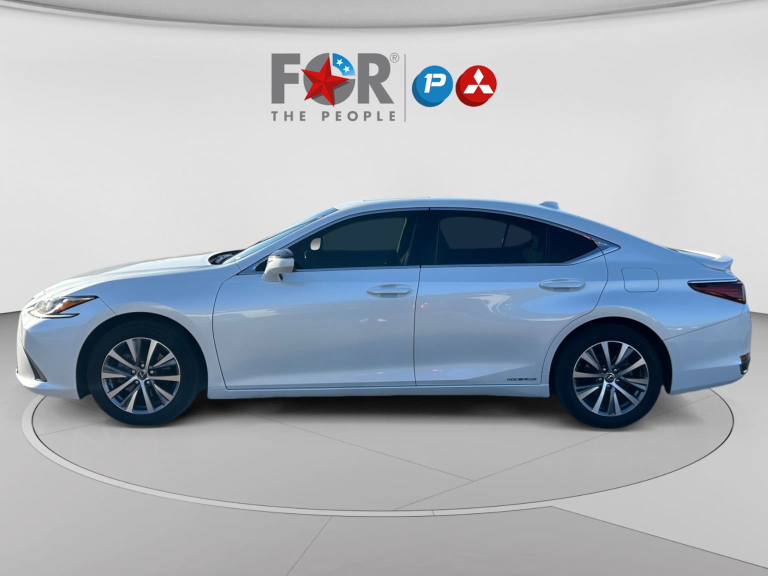 Used 2019 Lexus ES 300h FWD image 2