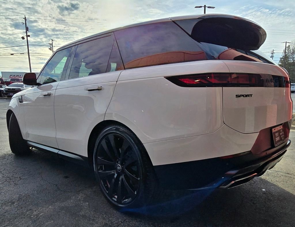 Used 2023 Land Rover Range Rover Sport SE AWD/4WD image 4