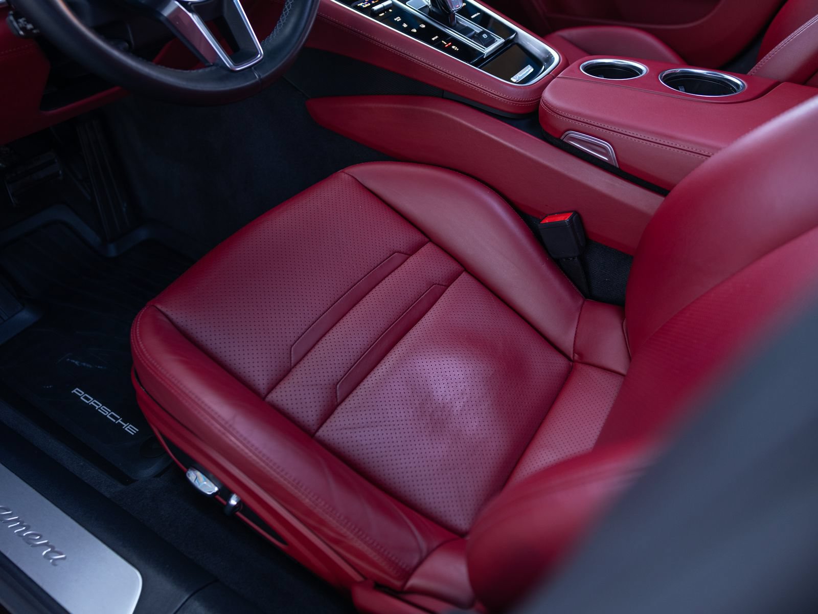 Certified 2020 Porsche Panamera image 37