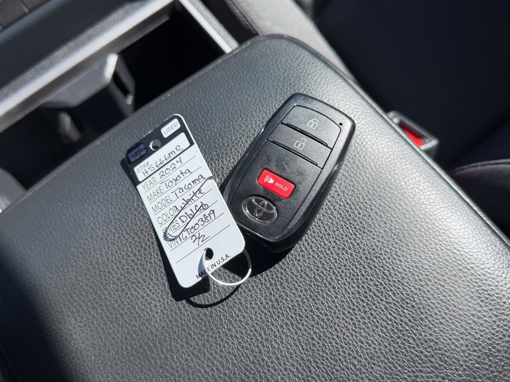 Used 2024 Toyota Tacoma SR5 AWD/4WD image 31