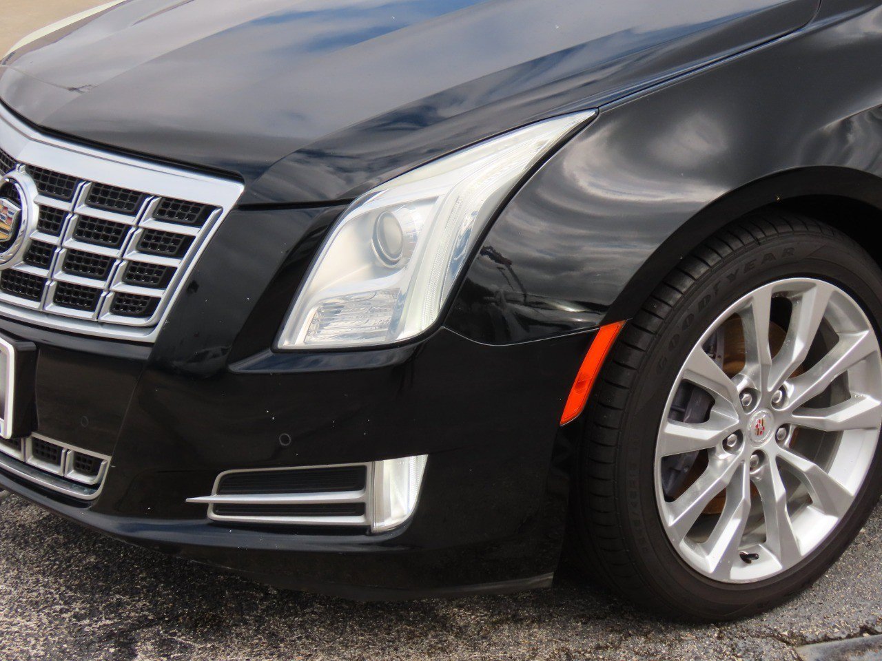 Used 2015 Cadillac XTS Luxury AWD/4WD image 3