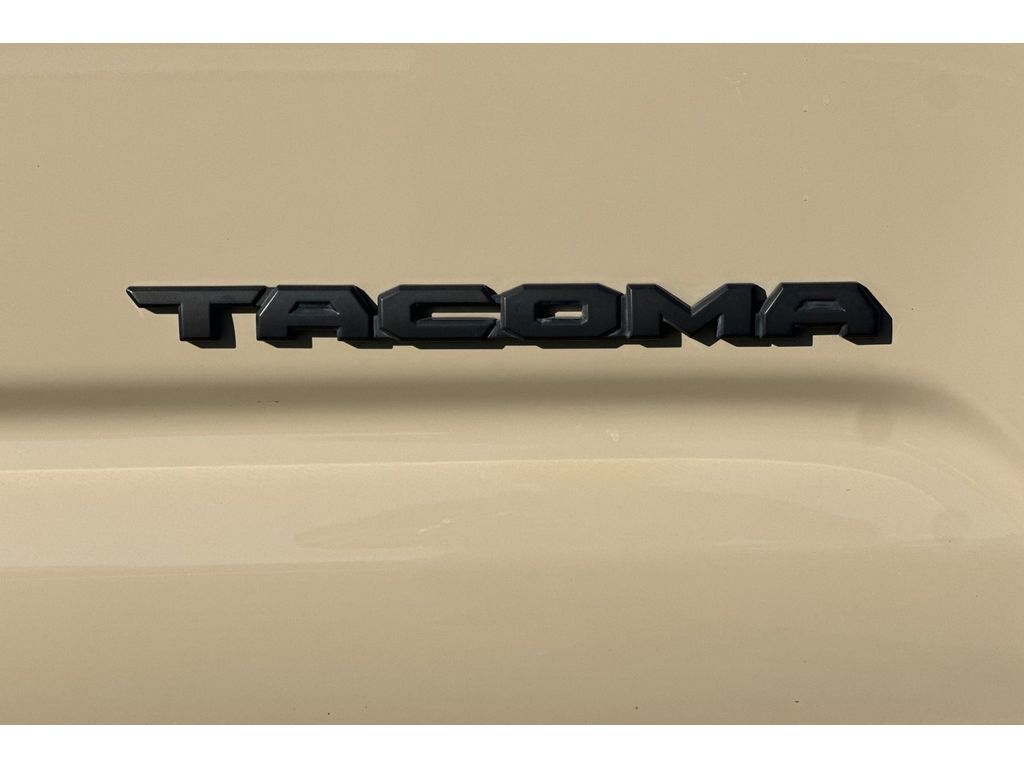 Used 2018 Toyota Tacoma TRD Sport w/ TRD Premium Sport Package image 33