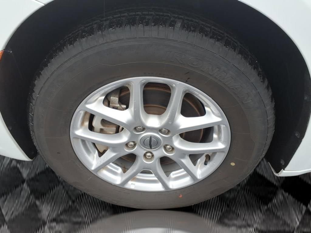 Used 2023 Chrysler Pacifica Touring-L image 15