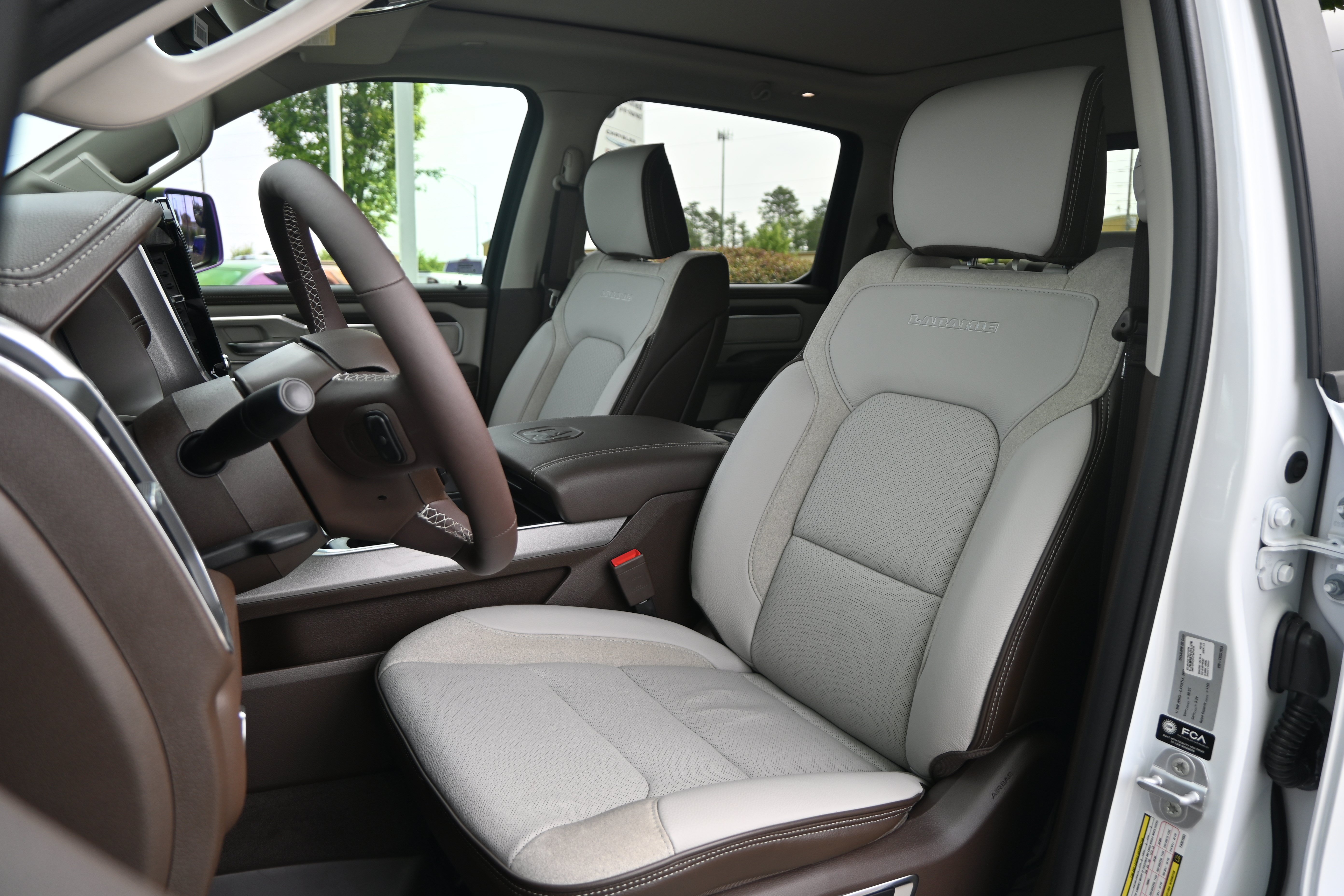 New 2026 RAM 1500 Laramie AWD/4WD image 17