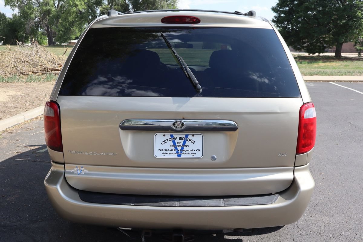 Used 2002 Chrysler Town & Country EX FWD image 6