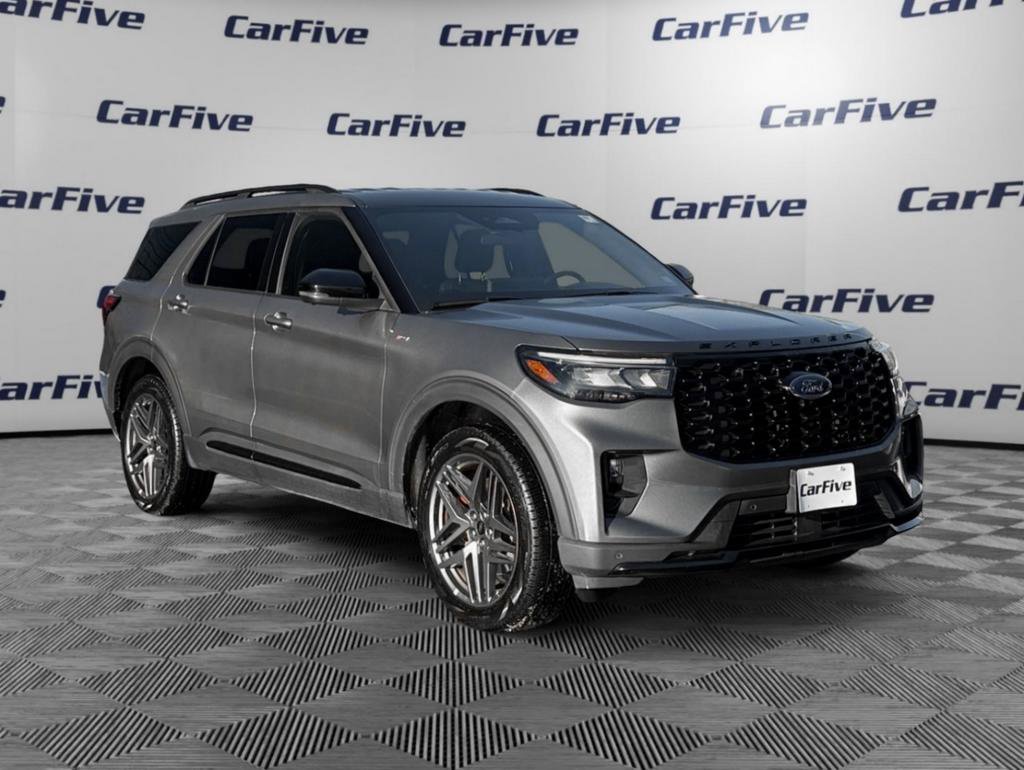 Used 2025 Ford Explorer ST-Line w/ ST-Line Street Pack image 8