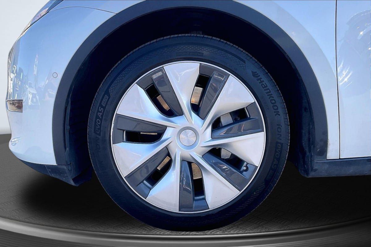 Used 2021 Tesla Model Y Long Range AWD/4WD image 9