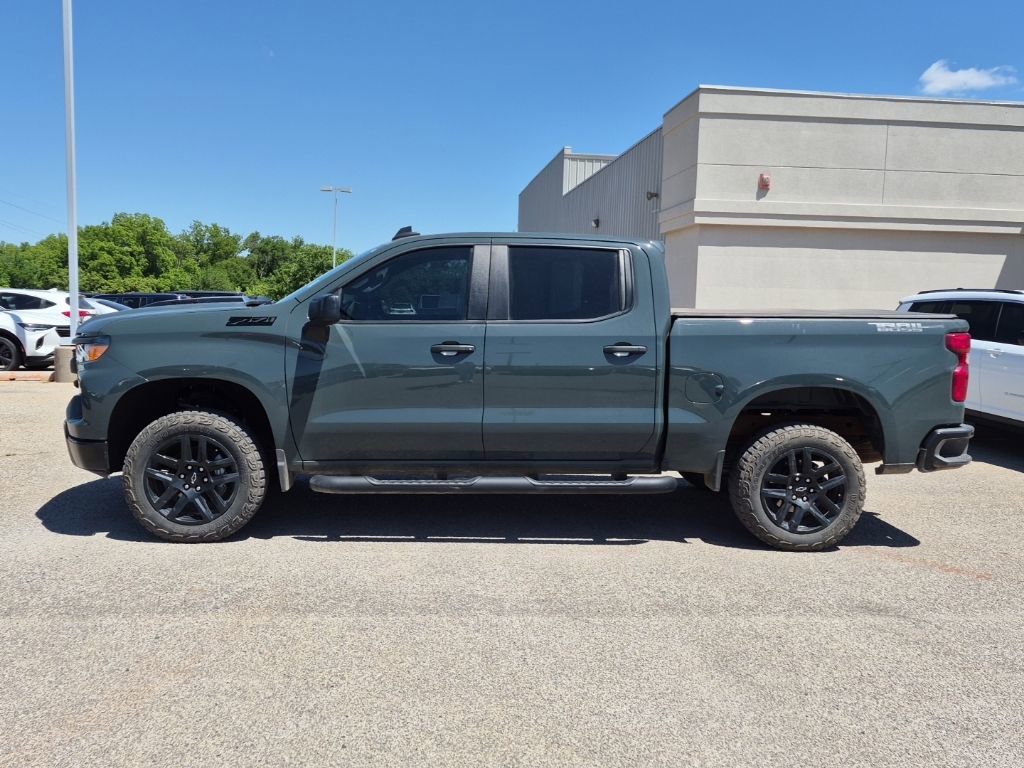 Used 2025 Chevrolet Silverado 1500 Custom Trail Boss w/ Dark Appearance Package AWD/4WD image 5