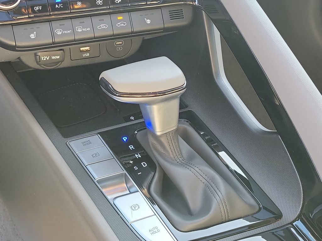 Used 2025 Hyundai Elantra SEL image 29