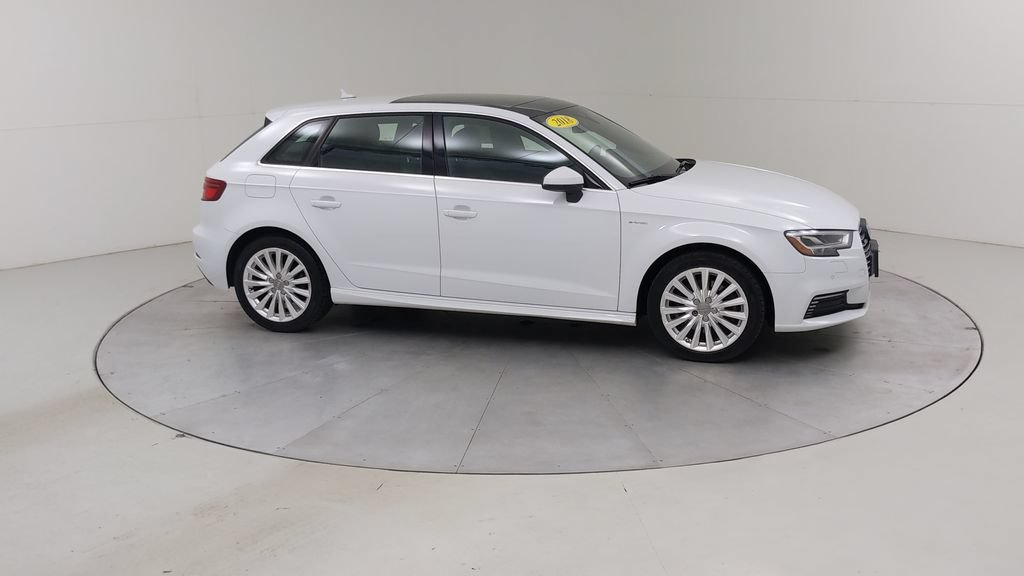 Used 2018 Audi A3 e-tron Prestige w/ Prestige Package FWD image 12
