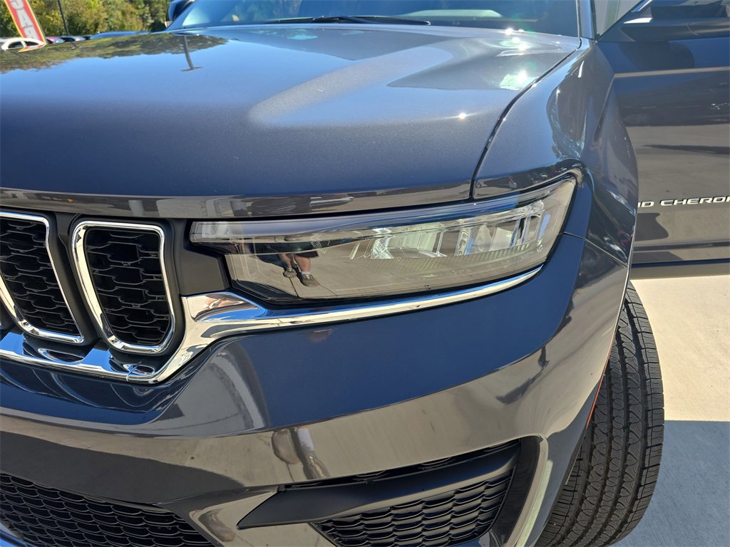 New 2025 Jeep Grand Cherokee Laredo w/ Luxury Tech Group I image 32