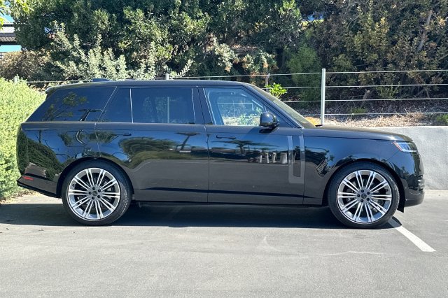 Certified 2026 Land Rover Range Rover Long Wheelbase SE AWD/4WD image 6