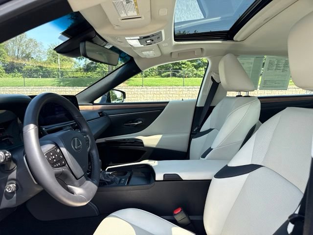 Used 2025 Lexus ES 300h w/ Premium Package FWD image 21