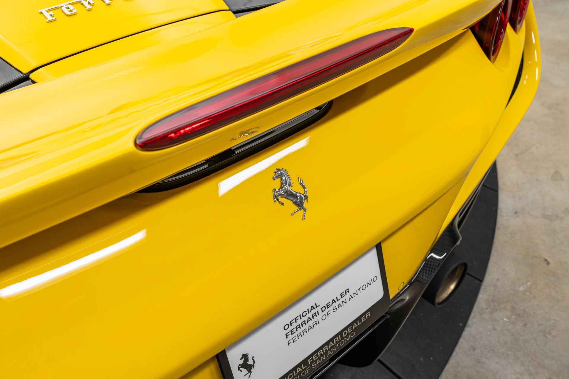 Certified 2022 Ferrari F8 Tributo RWD image 49