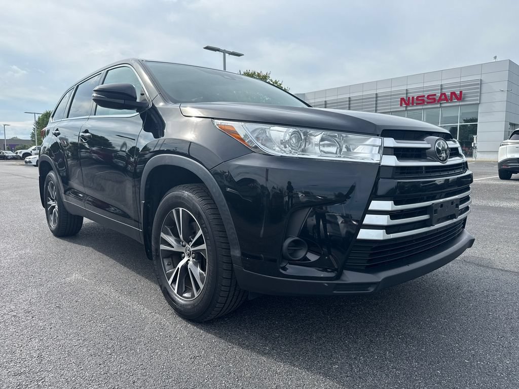 Used 2019 Toyota Highlander LE AWD/4WD video 2