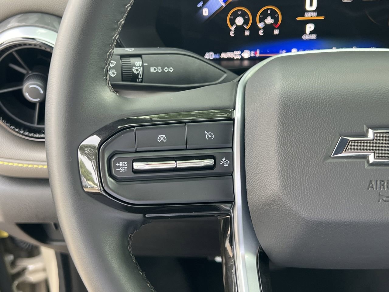 Used 2024 Chevrolet Colorado ZR2 w/ Technology Package AWD/4WD image 12