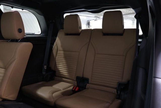 Used 2024 Land Rover Discovery Dynamic SE image 35