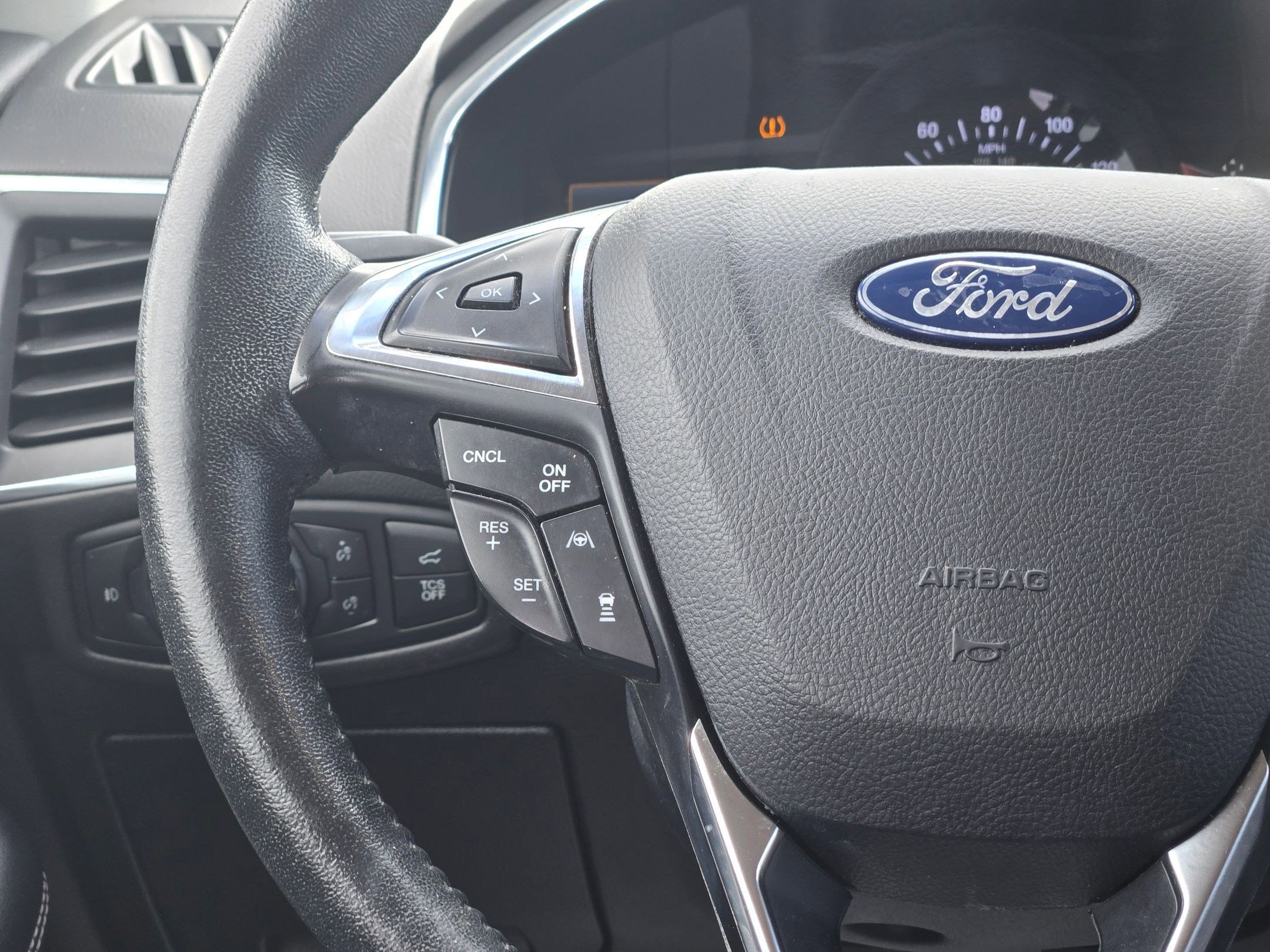 Used 2020 Ford Edge Titanium image 19