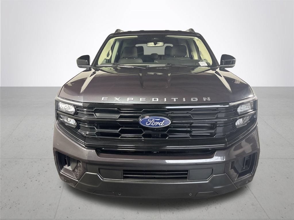 Used 2025 Ford Expedition Active AWD/4WD image 3