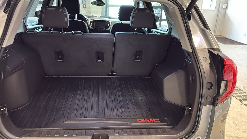 Used 2023 GMC Terrain SLE w/ Driver Convenience Package AWD/4WD image 18