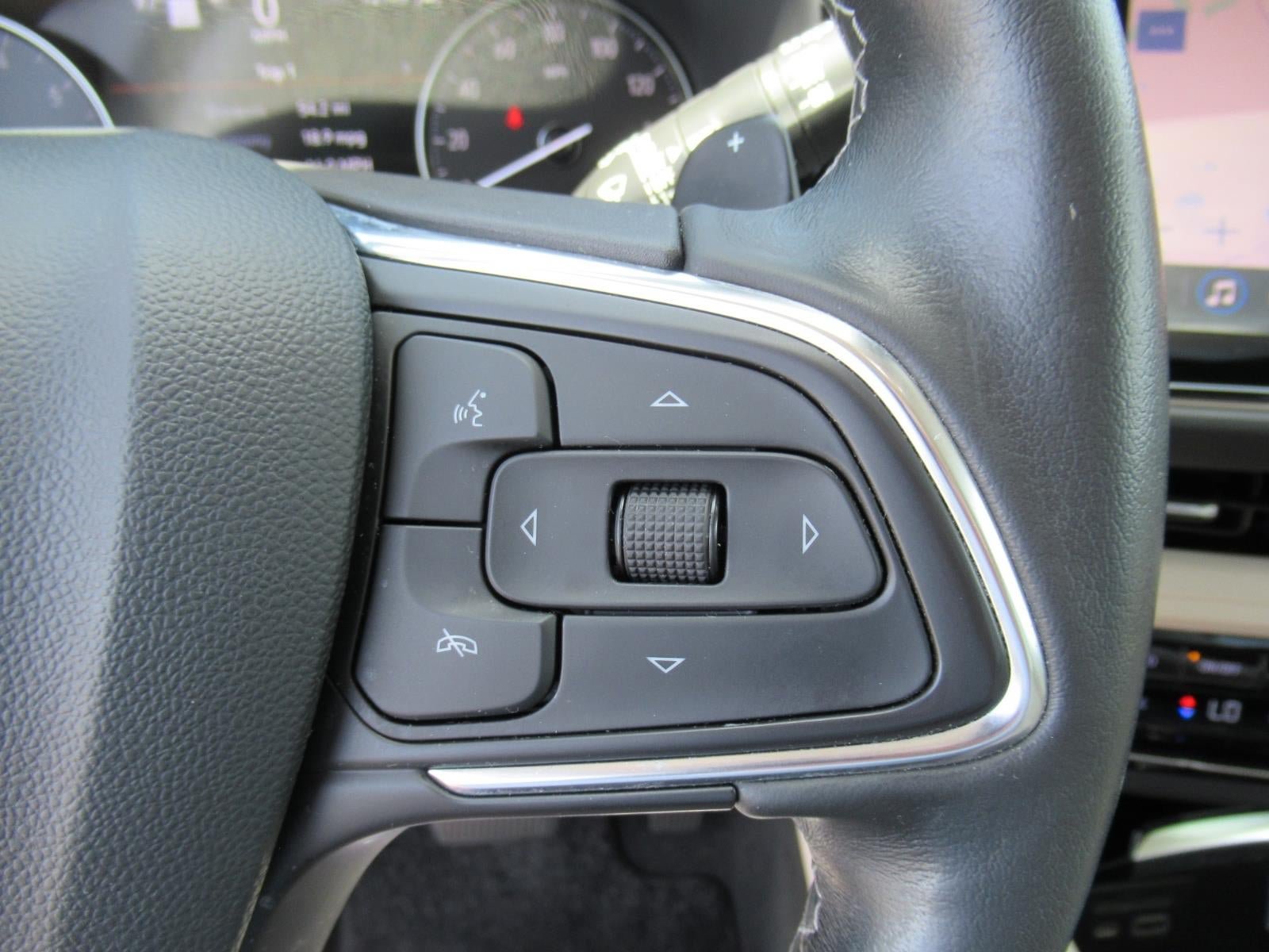 Used 2021 Buick Envision Avenir w/ Technology Package II FWD image 24
