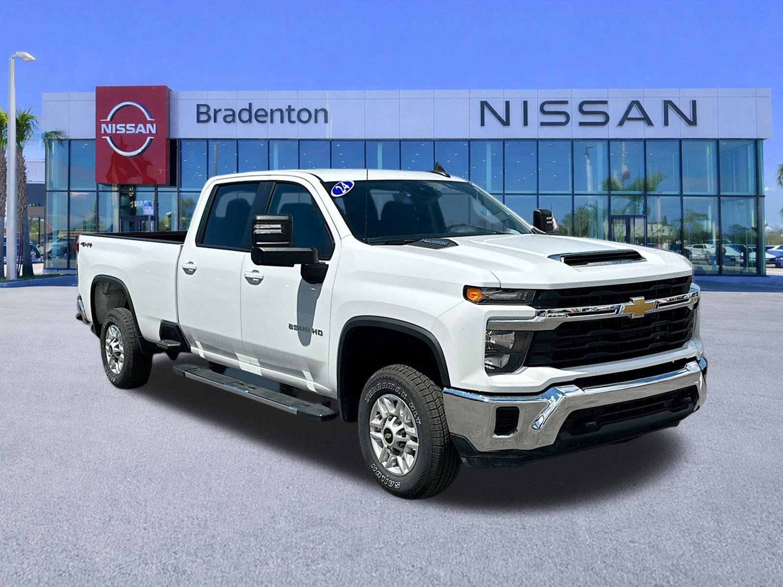 Used 2024 Chevrolet Silverado 2500 LT image 3