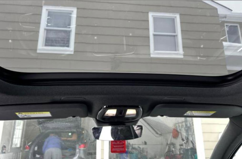 Used 2023 Volvo XC40 Recharge Ultimate image 13