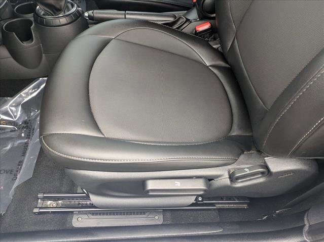 Used 2015 MINI Cooper 2-Door Hardtop image 12