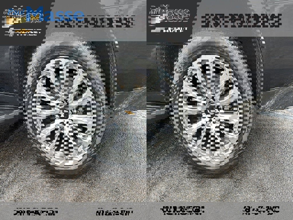 Certified 2023 Chevrolet Suburban RST w/ Sport Performance Package image 8