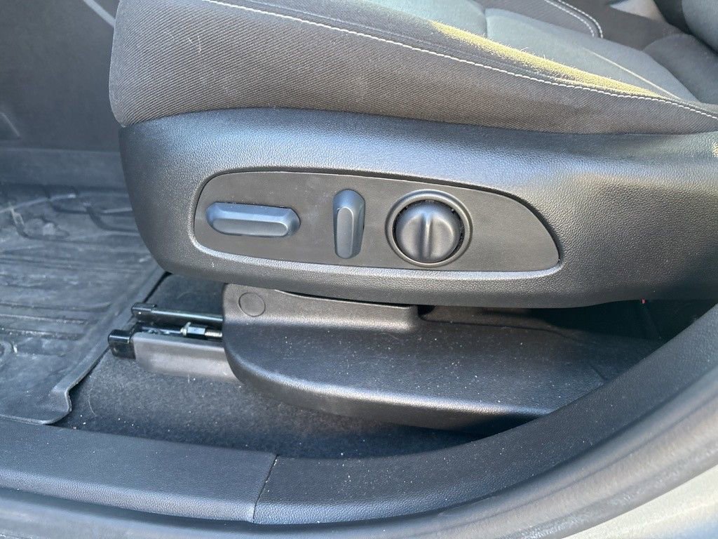 Used 2023 Chevrolet Blazer LT w/ Driver Confidence Package image 8