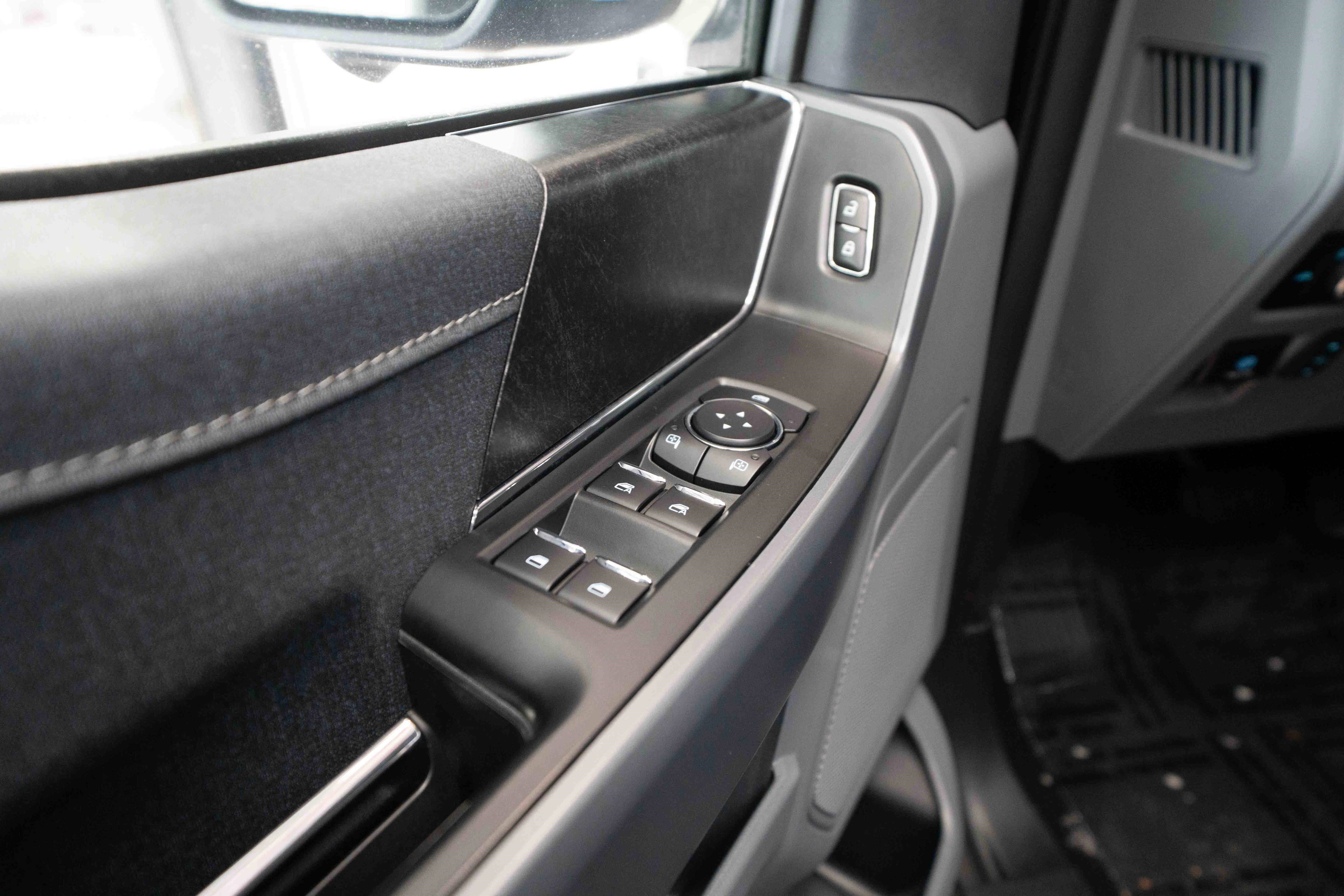 Used 2023 Ford F150 Lightning XLT image 7