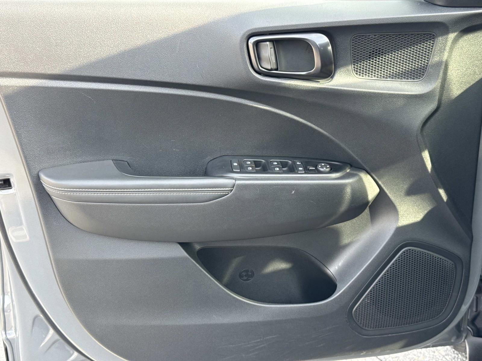 Certified 2022 Hyundai Venue Limited image 17