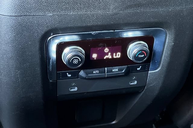 Used 2022 GMC Yukon Denali w/ Denali Premium Package AWD/4WD image 15