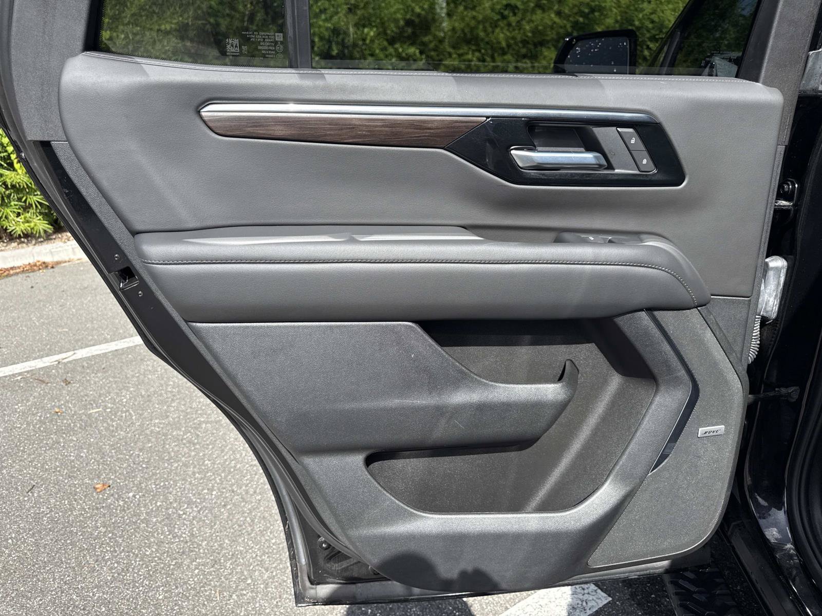 Used 2025 Chevrolet Tahoe Z71 w/ Comfort Package AWD/4WD image 9