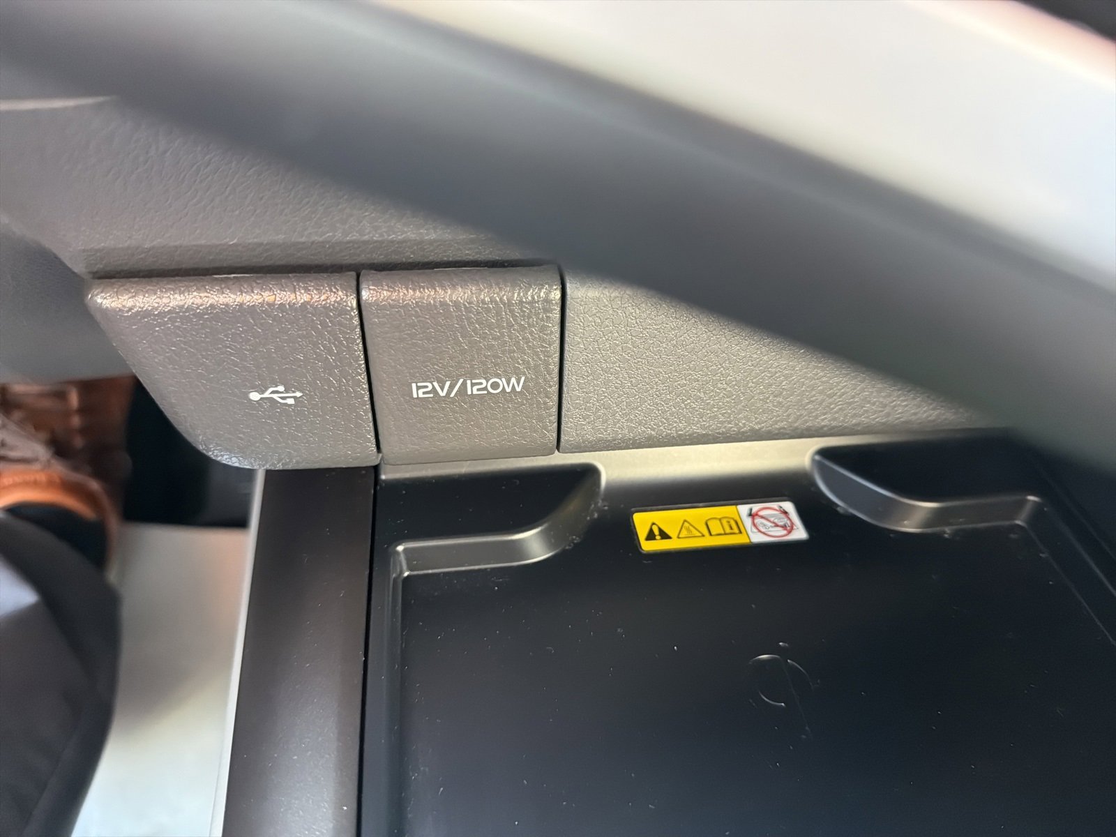 Used 2024 Toyota Camry SE image 9