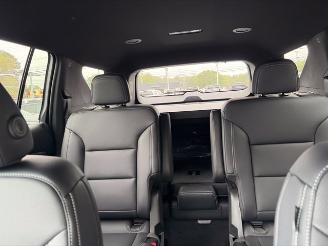 New 2027 Chevrolet Traverse LT w/ LPO, Cargo Package FWD image 9