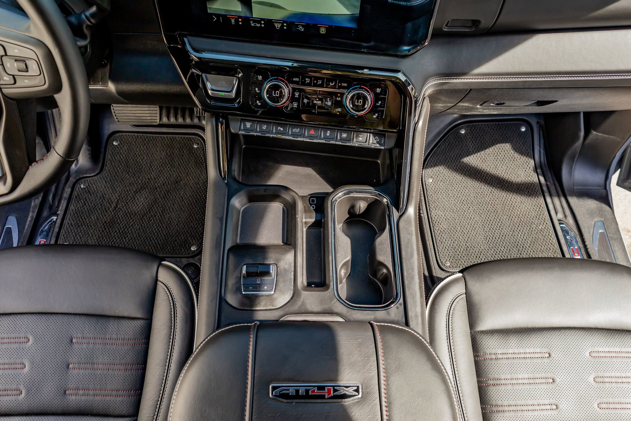 Used 2025 GMC Sierra 2500 AT4X image 27