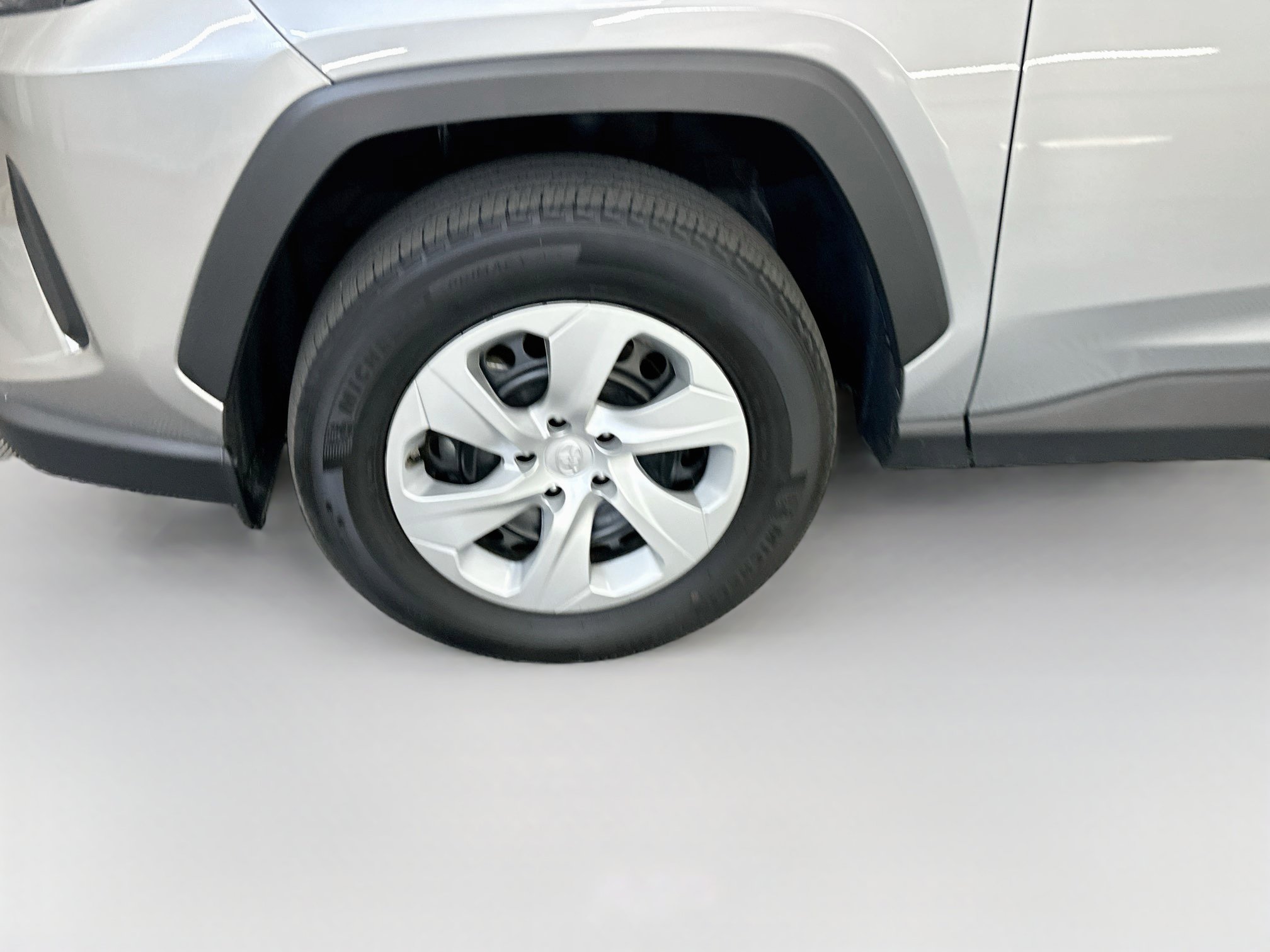 Used 2025 Toyota RAV4 LE AWD/4WD image 11