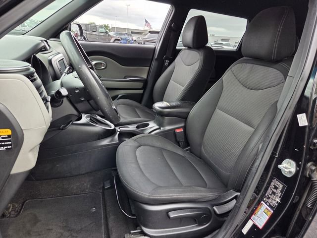 Used 2017 Kia Soul + image 9
