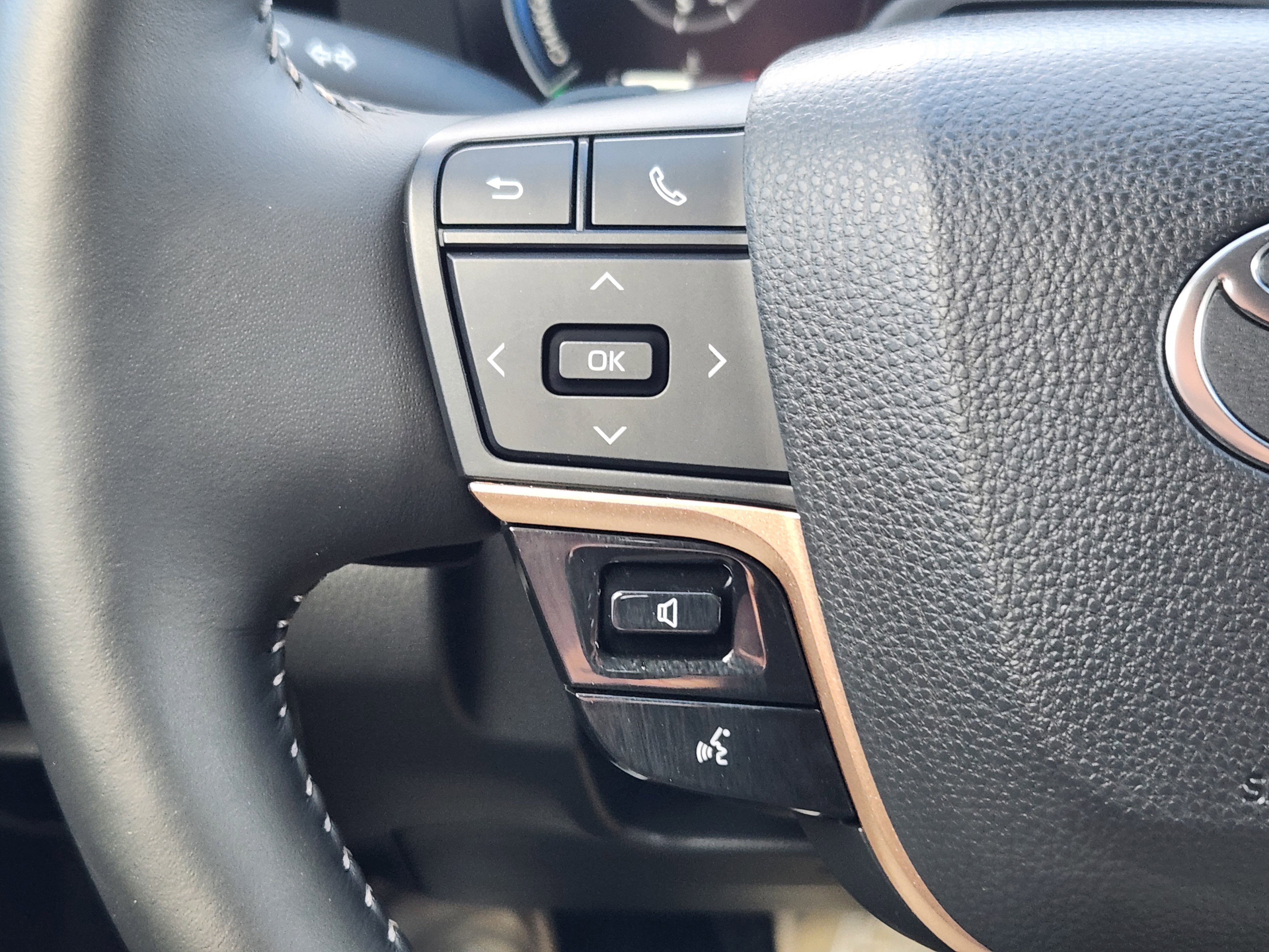 Used 2026 Toyota Crown Platinum image 32