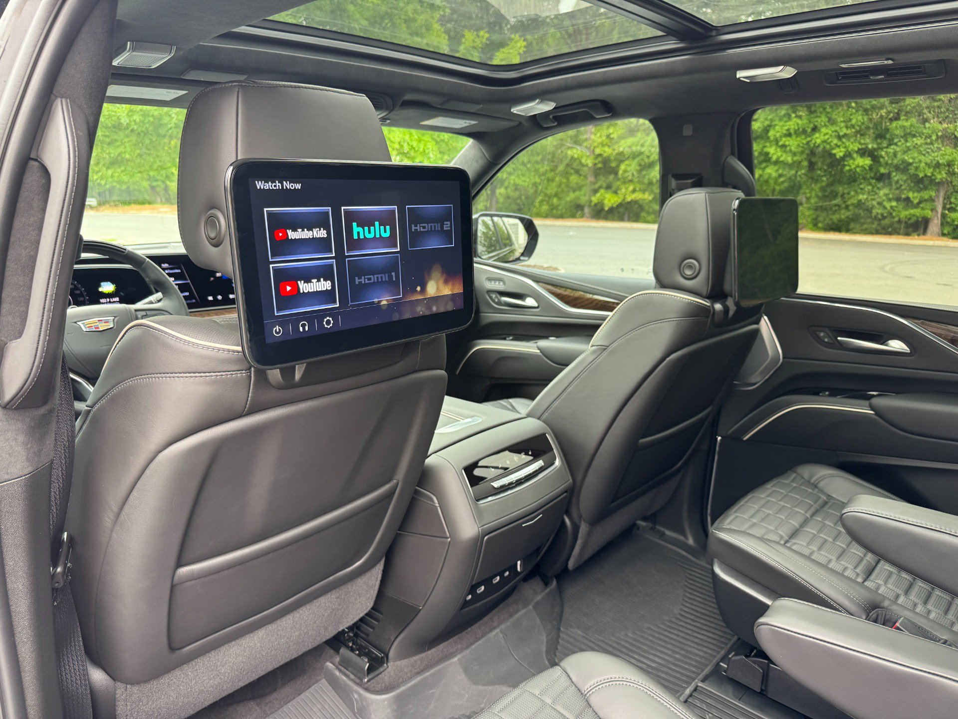 Used 2024 Cadillac Escalade ESV Sport Platinum w/ LPO, ONYX Package image 50