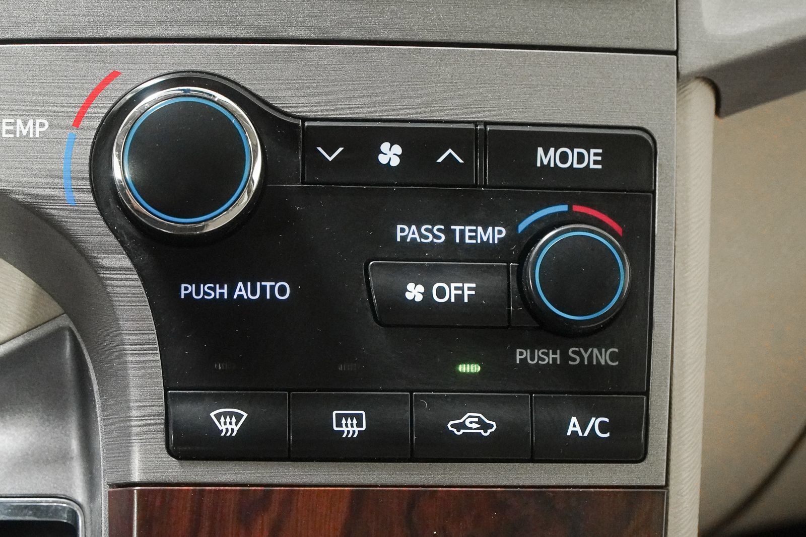 Used 2013 Toyota Venza LE FWD image 28
