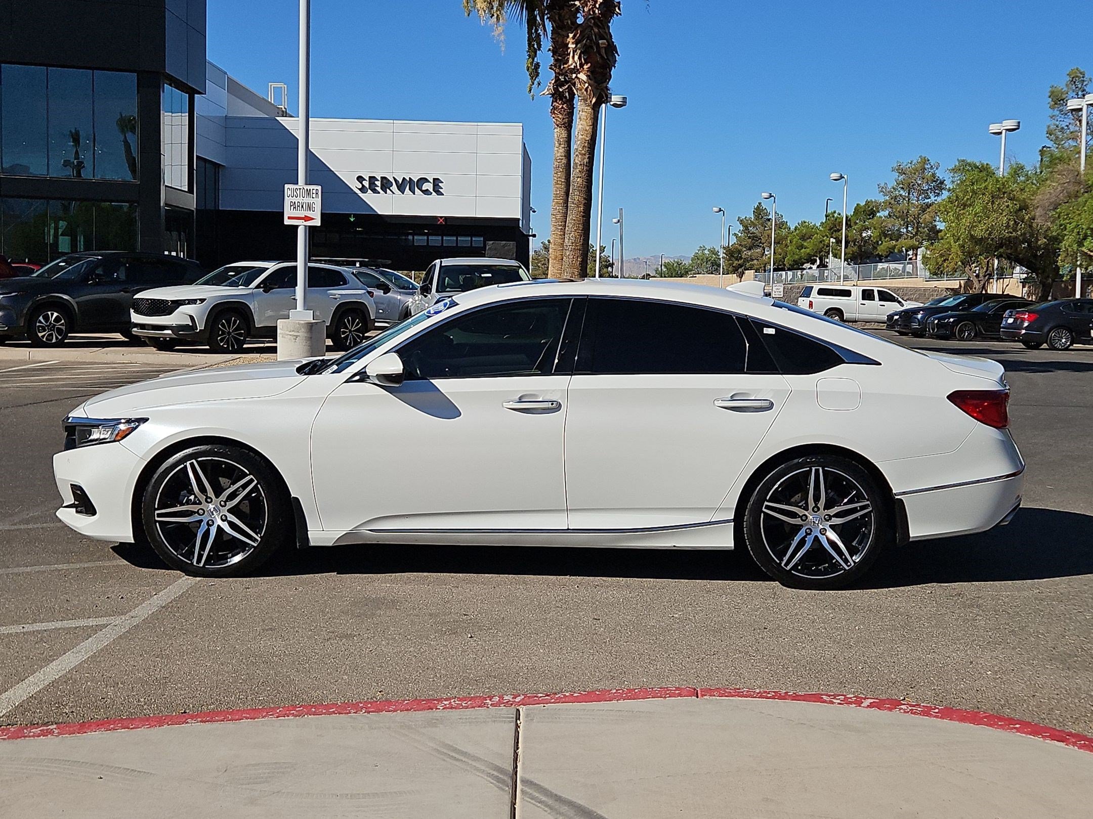 Used 2022 Honda Accord Touring image 2