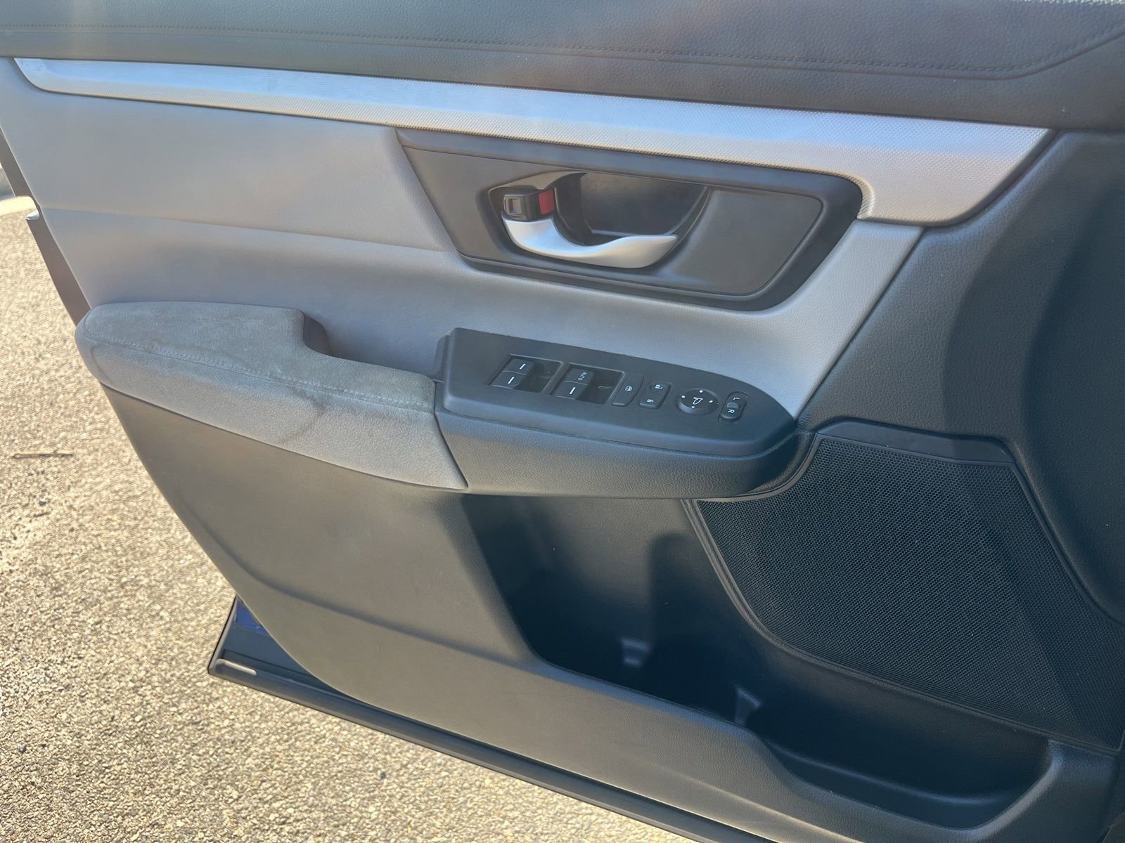 Used 2020 Honda CR-V LX image 12