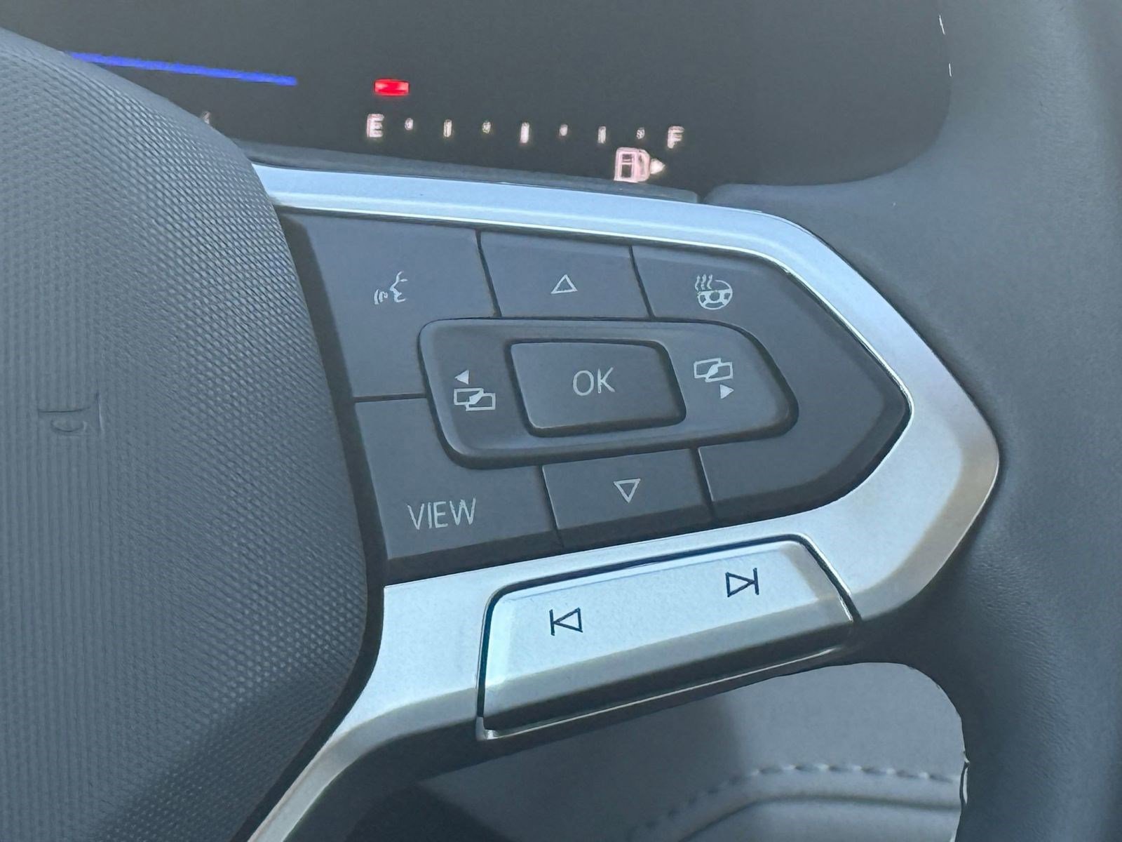 New 2026 Volkswagen Taos SE image 16