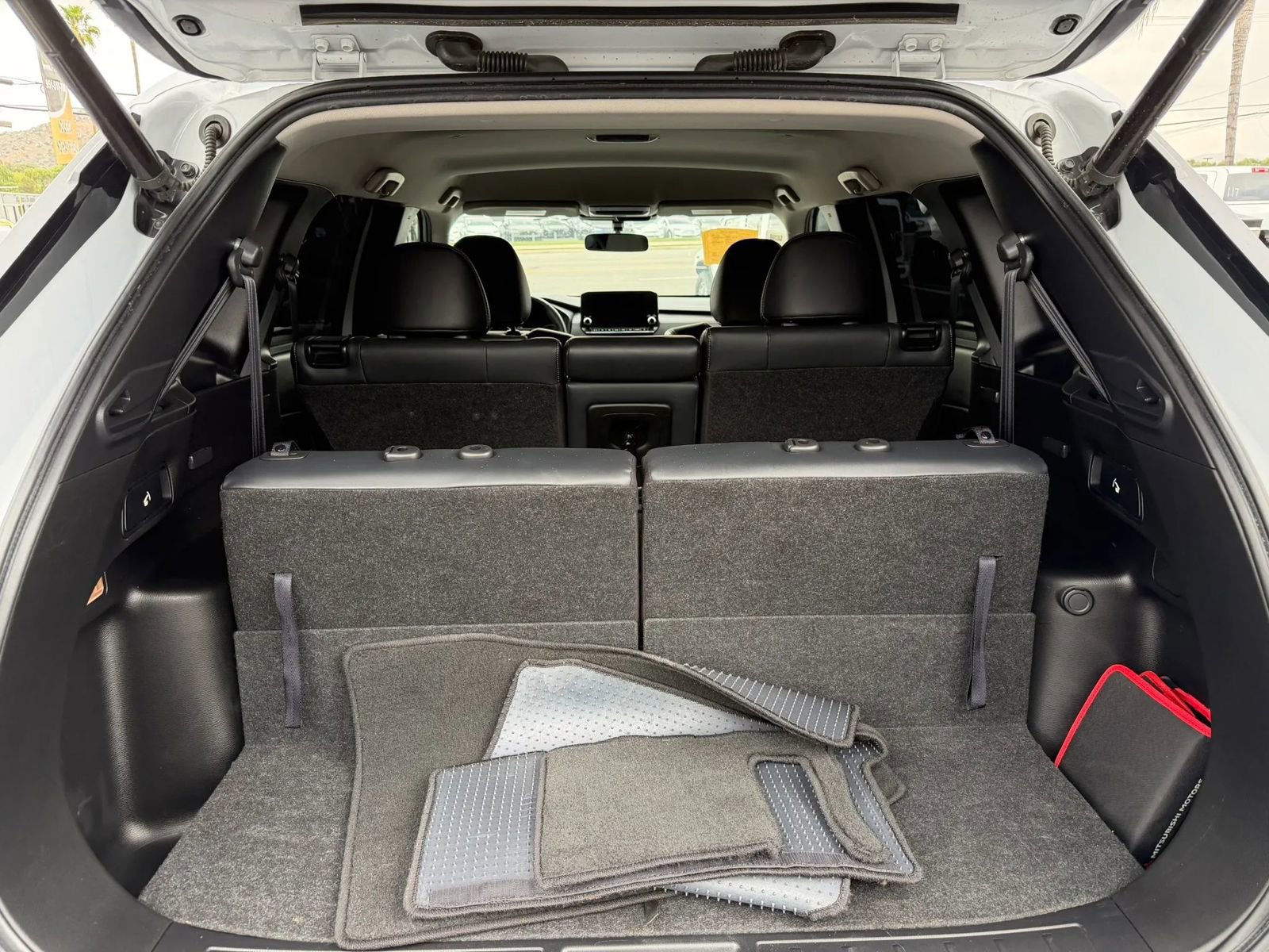 Used 2023 Mitsubishi Outlander ES image 11