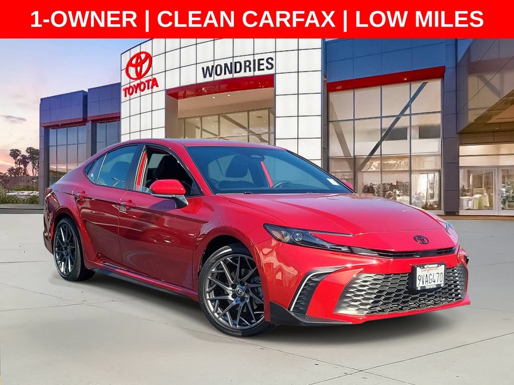 Used 2025 Toyota Camry SE FWD image 1