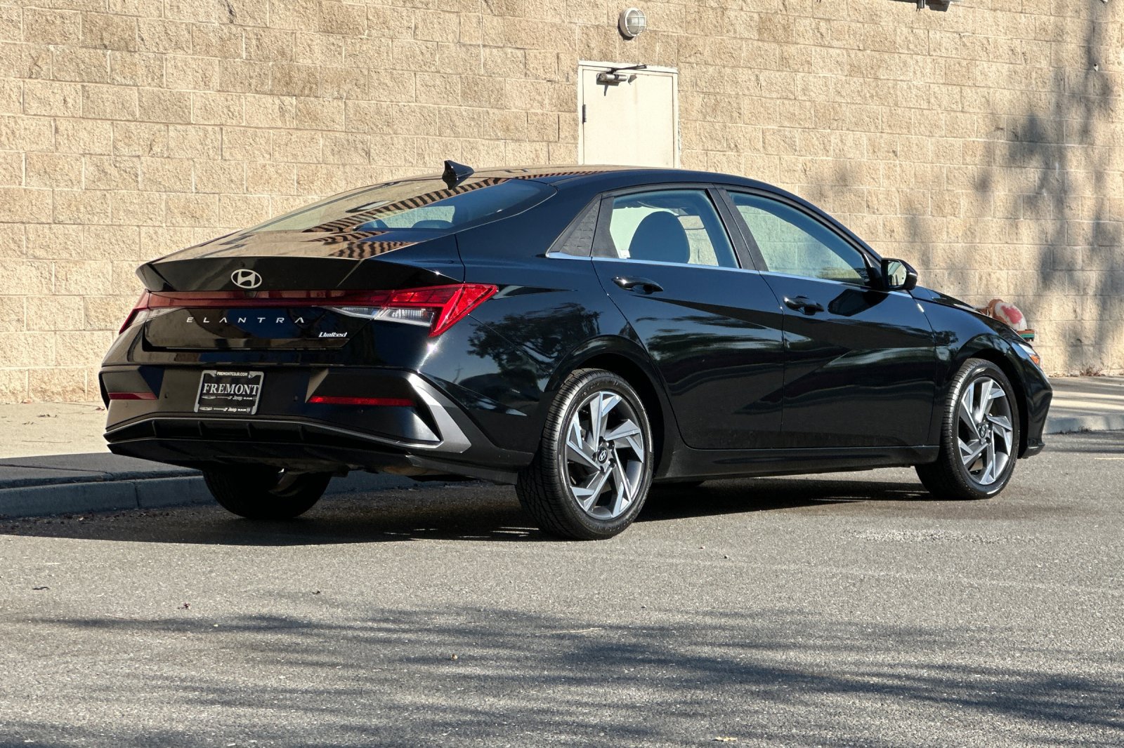 Used 2024 Hyundai Elantra Limited FWD image 3